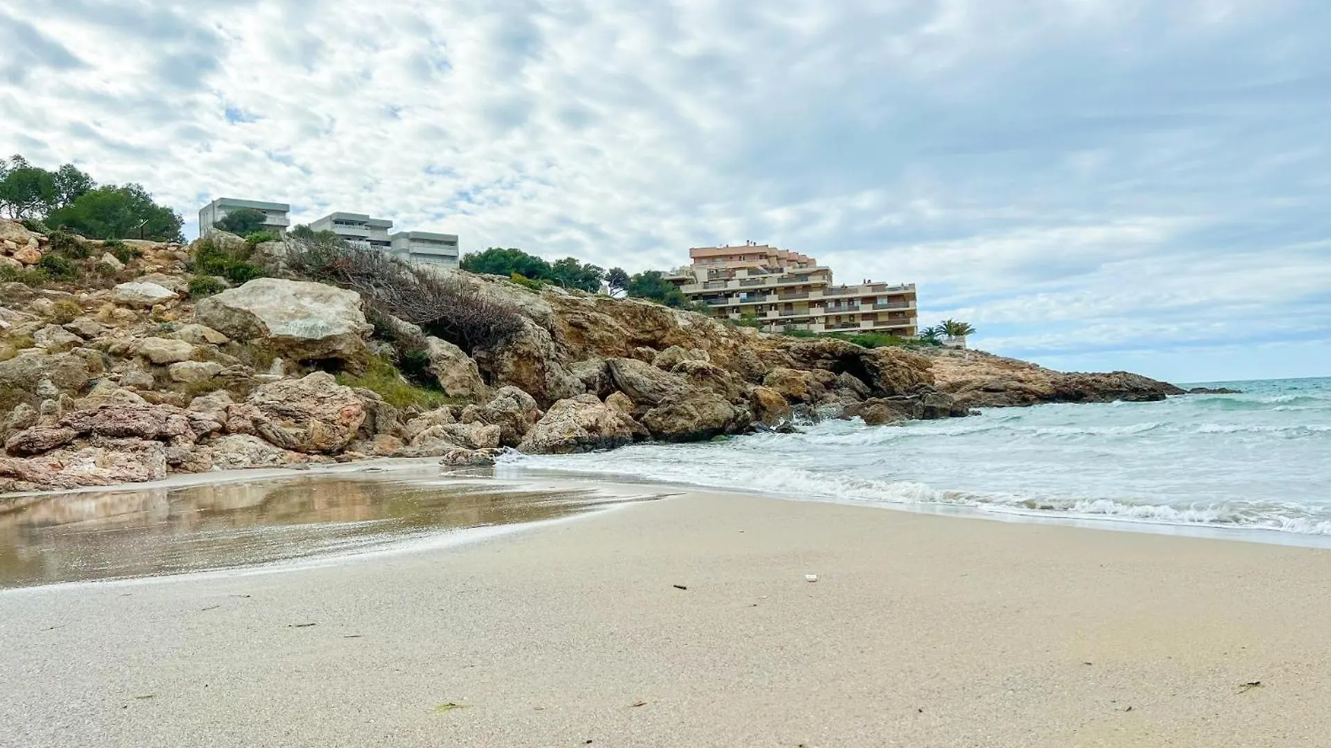 Cap Salou Salacia Beach Front Studio New 0*,  Spain